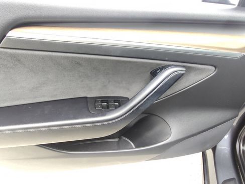 Used 2021 Tesla Model 3 Standard Range Plus image 16