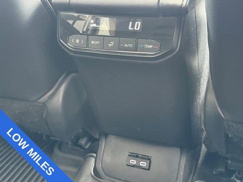 Used 2023 Toyota Highlander XLE AWD/4WD image 13