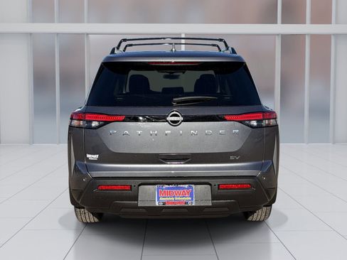 Used 2023 Nissan Pathfinder SV image 5