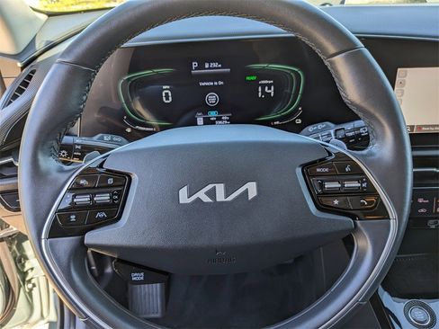 Certified 2023 Kia Niro EX image 30