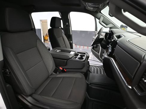 Used 2025 GMC Sierra 2500 SLE image 45