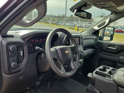 Used 2024 Chevrolet Silverado 2500 Custom w/ Custom Value Package image 17