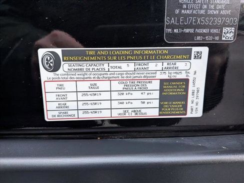 Used 2025 Land Rover Defender 110 S image 26