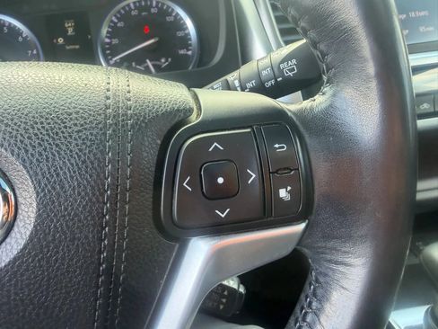 Used 2015 Toyota Highlander XLE AWD/4WD image 27