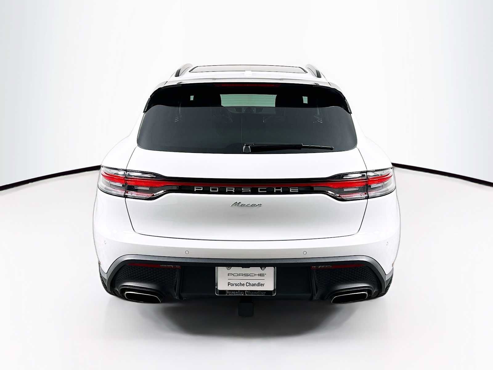 Used 2026 Porsche Macan AWD/4WD image 10