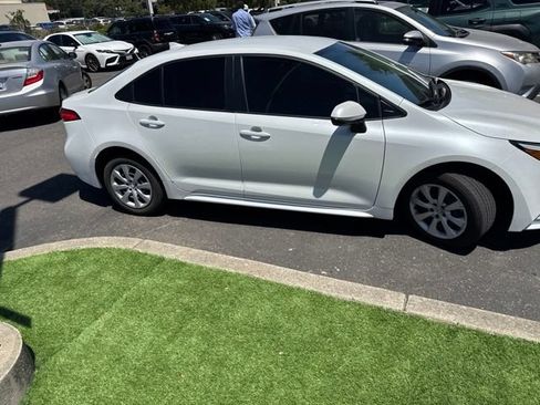 Used 2025 Toyota Corolla LE w/ Convenience Package FWD image 27
