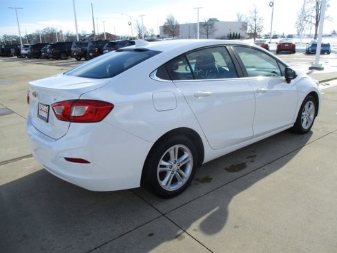Used 2018 Chevrolet Cruze LT image 6