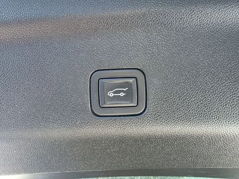 Used 2024 GMC Yukon XL SLT image 19