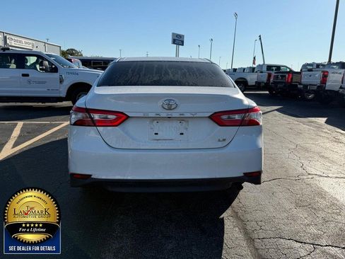 Used 2018 Toyota Camry LE image 6
