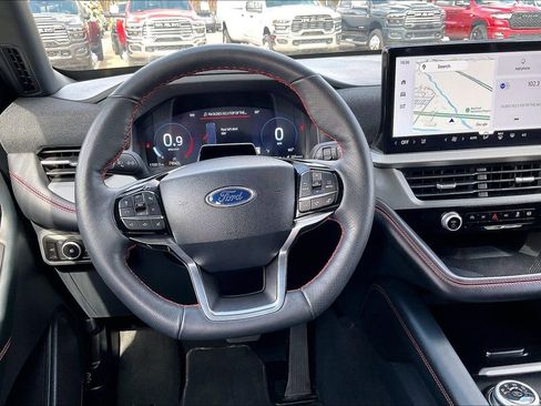 Used 2025 Ford Explorer ST-Line w/ ST-Line Street Pack image 5
