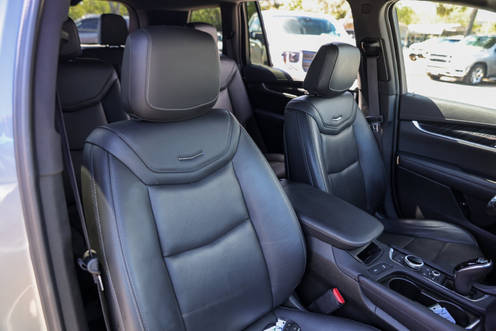 Used 2025 Cadillac XT6 Premium Luxury FWD image 33