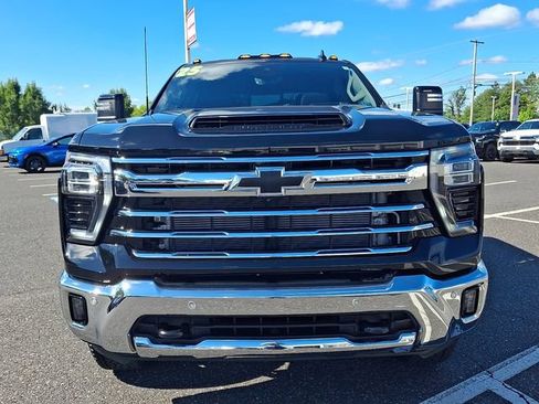 Certified 2025 Chevrolet Silverado 2500 LTZ w/ LTZ Convenience Package AWD/4WD image 2