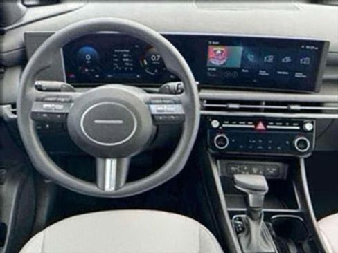 Certified 2025 Hyundai Santa Cruz SEL image 17