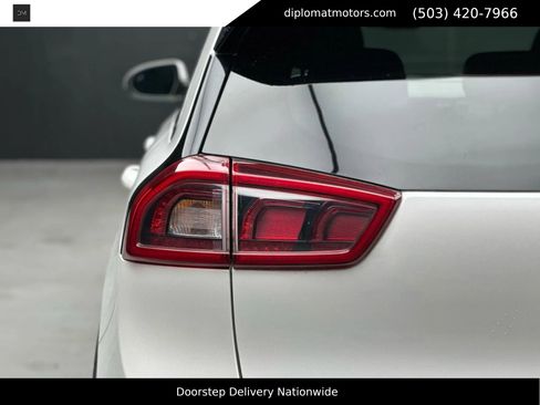 Used 2018 Kia Niro EX Premium image 14