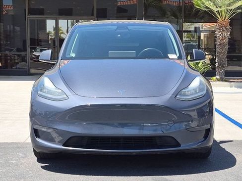 Used 2023 Tesla Model Y Long Range AWD/4WD image 2