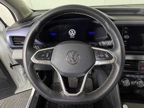 Used 2024 Volkswagen Taos SE image 10