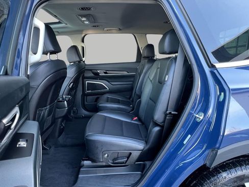 Used 2025 Kia Telluride S image 33