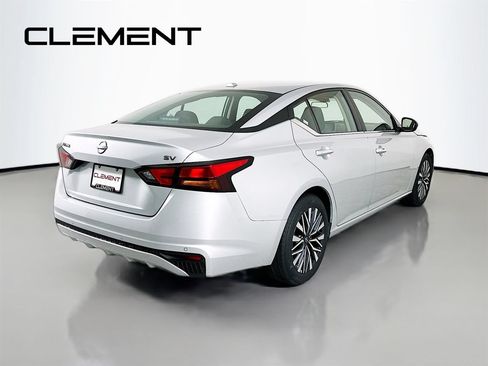 Used 2024 Nissan Altima 2.5 SV FWD image 7