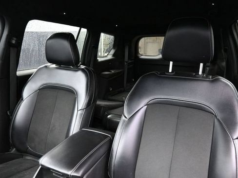 Used 2024 Jeep Grand Cherokee L Laredo AWD/4WD image 15
