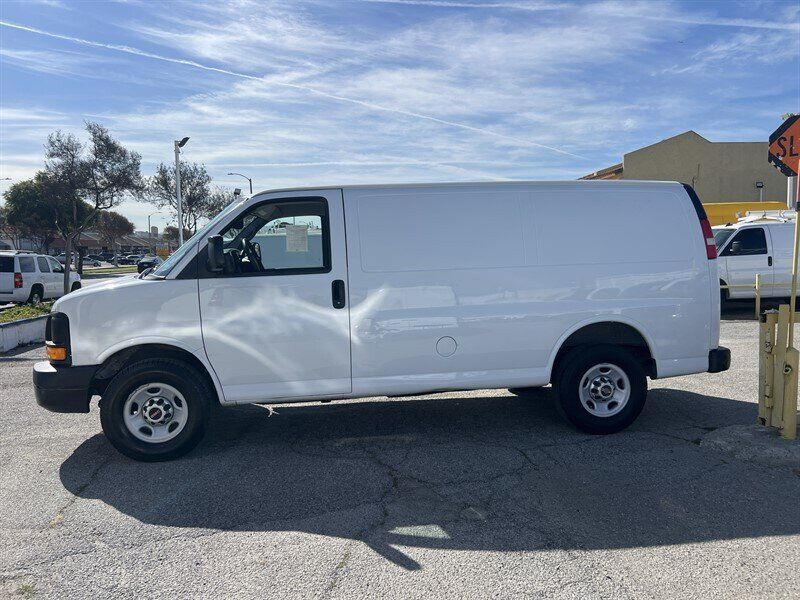 Used 2013 GMC Savana 2500 RWD image 4