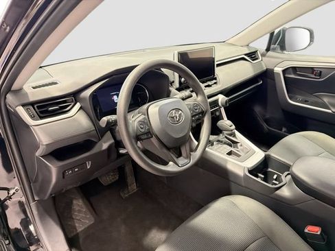 Used 2025 Toyota RAV4 LE AWD/4WD image 8