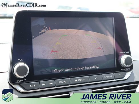 Used 2025 Nissan Altima 2.5 SV FWD image 34