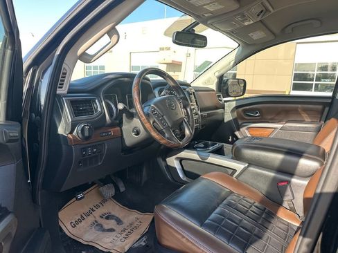 Used 2019 Nissan Titan Platinum Reserve AWD/4WD image 5