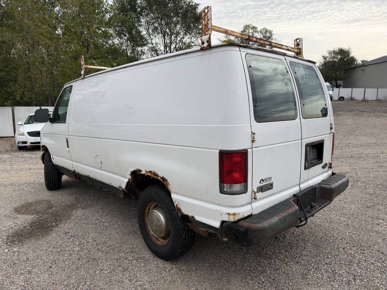 Used 1999 Ford E-350 and Econoline 350 Super Duty RWD image 3