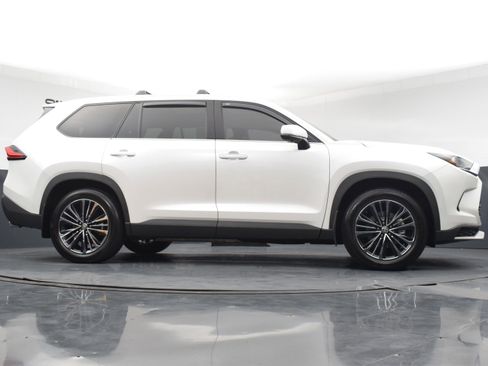 Used 2024 Toyota Grand Highlander AWD Hybrid image 41