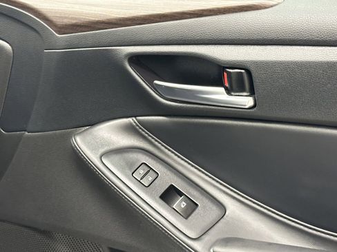 Used 2020 Toyota Avalon XLE image 16