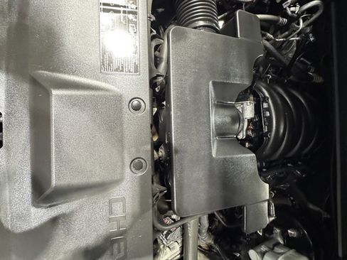 Used 2019 Chevrolet Suburban LT w/ LT Signature Package image 31