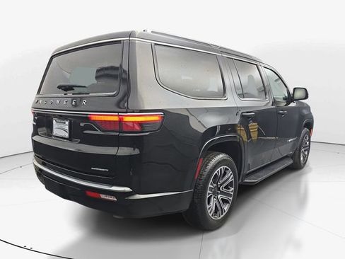 Used 2024 Jeep Wagoneer Series II w/ Flexible Seating Group image 9