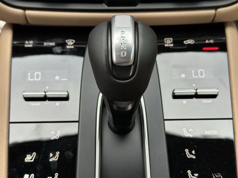 New 2026 Porsche Macan image 25