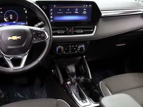 Used 2024 Chevrolet TrailBlazer LT w/ LT Cold Weather Package image 14