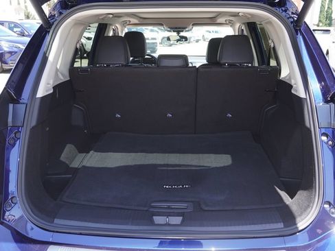 Used 2025 Nissan Rogue SV w/ SV Premium Package FWD image 8