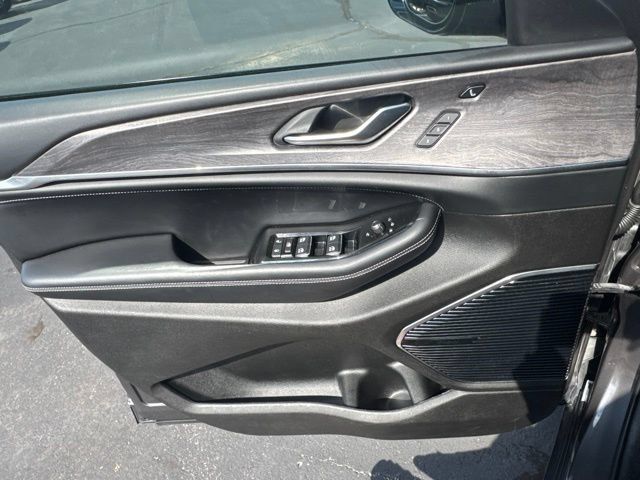 Used 2021 Jeep Grand Cherokee L Overland w/ Luxury Tech Group IV AWD/4WD image 17