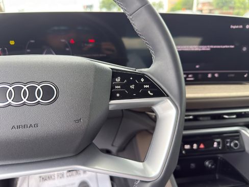 Used 2025 Audi Q5 Premium w/ Convenience Package AWD/4WD image 18
