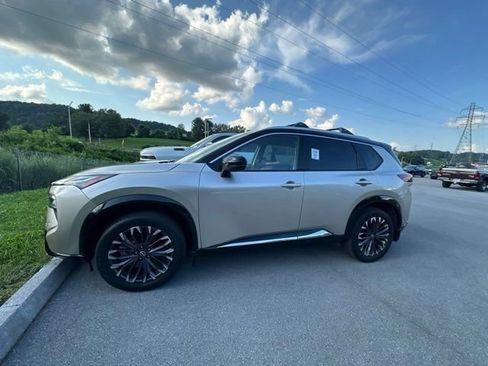 Used 2025 Nissan Rogue Platinum w/ Platinum Premium Package AWD/4WD image 14