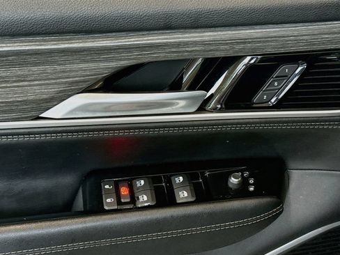 Used 2024 Jeep Wagoneer Series III AWD/4WD image 19