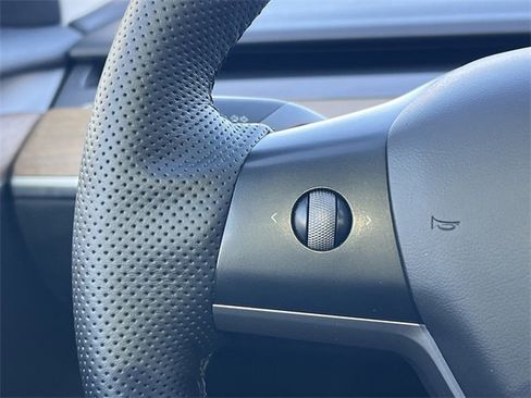 Used 2022 Tesla Model 3 Standard Range image 11