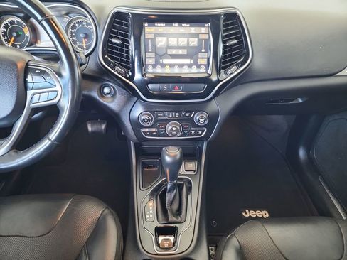 Used 2019 Jeep Cherokee Limited FWD image 20