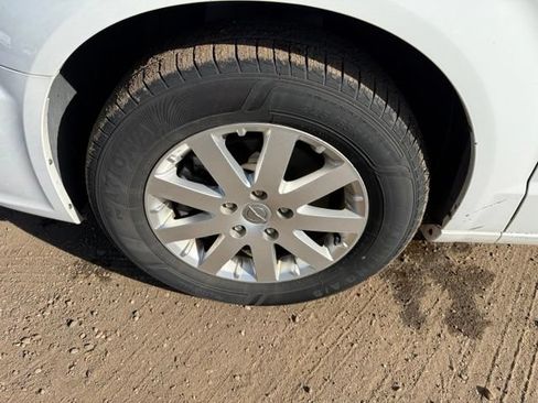 Used 2016 Chrysler Town & Country Touring FWD image 11