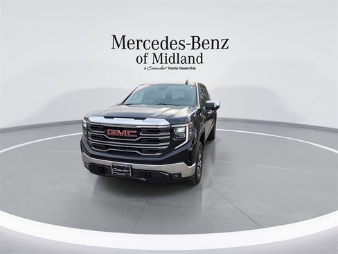 Used 2024 GMC Sierra 1500 SLT image 3