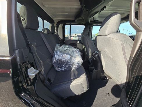 New 2025 Jeep Gladiator Sport image 14