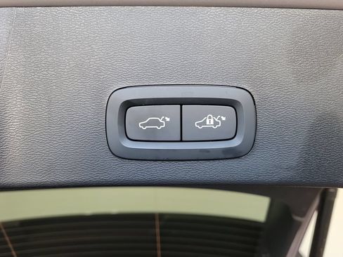 Certified 2026 Volvo XC40 B5 Plus AWD/4WD image 11