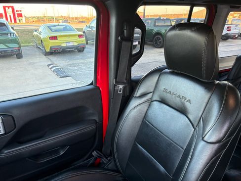 Used 2023 Jeep Wrangler Sahara image 19