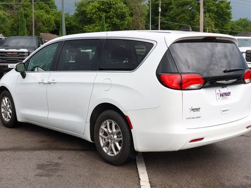Used 2023 Chrysler Voyager LX FWD image 5