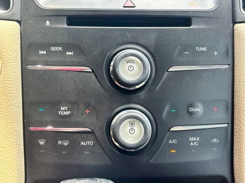 Used 2016 Ford Taurus SEL w/ Equipment Group 201A FWD image 34