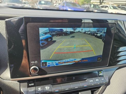 Used 2025 Toyota Camry SE w/ Convenience Package image 19