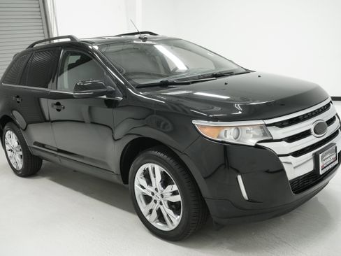 Used 2013 Ford Edge Limited w/ Driver Entry Pkg image 3